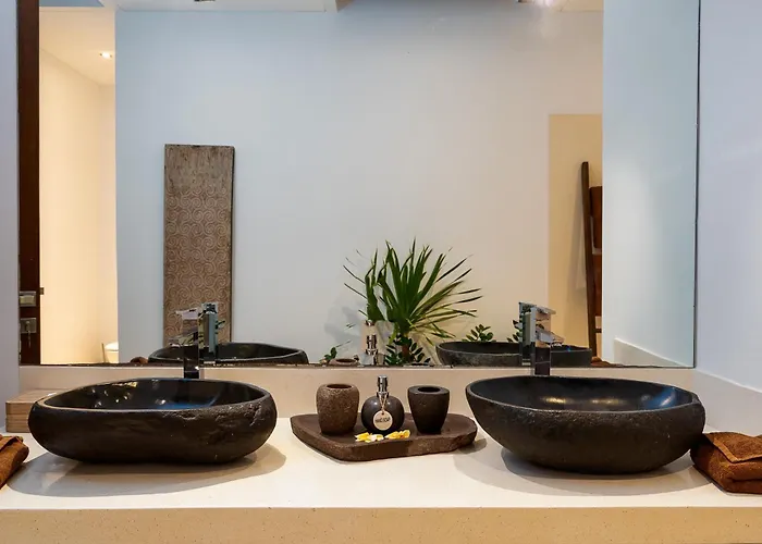 Celine 2 Piscine Bali Вилла Семиньяк